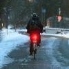 Ein neues Projekt des Landkreises ist, auch im Winter die Hauptverbindungsstrecken für Radfahrer eis- und schneefrei zu halten, wie auf dem Bild bei Neusäß.