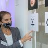 Luna Mittig ist ausgebildete Stimm- und Sprechtrainerin und gibt Führungen im Museum für Kommunikation in Nürnberg. Mit Maske sei dies deutlich anstrengender.