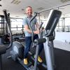 Im Lechpark in Untermeitingen stehen Fitnessgeräte, die nie zum Einsatz kamen. Mit dem neuen Inhaber Stefan Egger soll sich das ändern. 