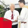 Gesamtkirchenpfleger Hans Eppinger verabschiedete sich am vergangenen Sonntag offiziell von Pater Piotr Kuzma. 