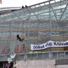 Greenpeace-Aktivisten klauten der CDU-Parteizentrale in Berlin den ersten Buchstaben.