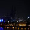 Auch der Kölner Dom hüllte sich während der "Earth Hour" am Samstagabend in Dunkelheit.