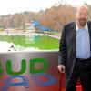 Bud Spencer weihte "sein Bad" in Schwäbisch Gmünd ein.