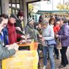 Weil’s frisch war am Samstag auf dem Schrannenplatz, ging auch die warme Suppe gut weg, die Seniorenbeirat und Jugendparlament beim „Fest der guten Taten“ wieder angeboten haben.  	 	