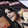 Die Graffiti-Künstlerin Tosca Kumlien hat die zu Tode gekommene Iranerin Mahsa Amini an der "Hall of Fame" im Univiertel verewigt.           