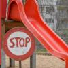 Rutschverbote auf Spielplätzen sind in diesen Tagen nur ein kleines von vielen Ärgernissen für Kinder. 