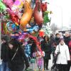 Der Meitinger Jahrmarkt – hier die Buden in der Schlossstraße – ist jedes Jahr eine Attraktion. 
