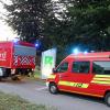 Feuerwehrleute aus Illertissen, Au und Altenstadt sowie die Gefahrgut-Einheit des Landkreises Neu-Ulm waren am Donnerstagabend bei R-Pharm in Illertissen im Einsatz.