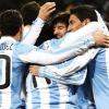 Die Argentinier jubeln über den 1:0-Führungstreffer durch Carlos Tevez gegen Mexiko. Bild: dpa