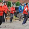 Aufwärmen kommt vor dem Start: Nordic-Walking in Ellerbach. 