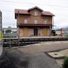 Das historische Bahnhofsgebäude in Langweid wurde umsichtig saniert und dient jetzt als Kulturbahnhof. 	