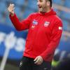 Anweisungen von Spielfeldrand gehören zum Trainer-Alltag von Frank Schmidt. Offensichtlich findet der Coach des 1. FC Heidenheim dabei immer wieder die richtigen Worte.