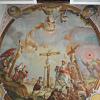 Berühmt ist das Deckenbild „Kreuzigung Christi“ von Ignaz Baldauf.