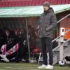 Trainer Heiko Herrlich wird sich fragen, wie offensiv er künftig mit dem FC Augsburg spielen lassen will.
