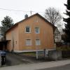 Dieses Haus in der Augsburger Straße in Großaitingen soll einer Wohnanlage mit drei einzelnen Häusern innerhalb des Grundstücks weichen.
