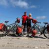 Simone und Anton Ochsenkühn aus Obergriesbach haben den nördlichsten Punkt ihrer Deutschland-Radtour erreicht: Flensburg. 	
