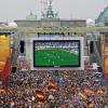 Public Viewing am Brandenburger Tor in Berlin: Mit 500 Wachleuten plus Polizei soll für die Sicherheit gesorgt werden.