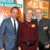 Umweltminister Thorsten Glauber mit Regina Stuber-Schneider und Peter Hummel (rechts) beim Neujahrsempfang der Freien Wähler. 	