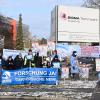 Tierversuchsgegner demonstrieren vor dem Sigma Technopark. Ihre Forderung: Augsburg muss tierversuchsfrei bleiben.