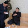 Sind diese Bilder aktuell? Kim Jong Un mit Krückstock.