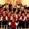 Ein viel beklatschtes gemeinsames Konzert in der Pfarrkirche Sankt Ulrich in Aichen gaben der Musikverein Obergessertshausen und der Männerchor „Zusamklang“ Aichen. Es war ein knapp 90 Minuten langer Augen- und Ohrenschmaus. 	