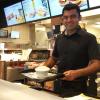 Farhan Nazar macht bei McDonald’s in Derching eine Ausbildung zum Systemgastronomen.