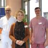Nach einem Übergangsjahr, in dem Dr. Florian Wild (links) die Klinik kommissarisch führte, hat nun Dr. Daniel Vilser die Rolle des Chefarztes übernommen. Das freut auch Ann-Kathrin Schmidt, die stellvertretende Direktorin am Ameos-Klinikum St. Elisabeth in Neuburg.