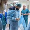 Gesundheitsminister Karl Lauterbach bei einem Besuch im in einem Krankenhaus in Israel, das als Vorbild für die Digitalisierung des Gesundheitswesens gilt.