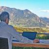 Homeoffice mit Ausblick: Lokalredakteur Werner Kempf bei der Arbeit.