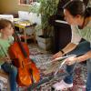 Das Cello war auch von Lena aus Gersthofen das Instrument ihrer Wahl. Sie gehört zu den Kindern, die Unterricht von Barbara Burann bekommen. 