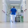 Bayerischen Krankenhäusern macht eine neue Personalvorschrift Probleme.