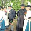 Auch der Pfarrer Michael Vogg kam als Mitglied der „Lechroaner“ in seinem Festtagsgewand zum Fototermin nach Epfach. 