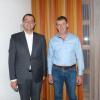 Walter Steine (rechts, neben Bürgermeister Thomas Hafner) ist neuer Zweiter Bürgermeister von Horgau.