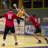 Die Handballer verteidigten gegen Günzburg ihre Tabellenführung in der Bezirksoberliga. Im Bild ist Daniel-Labermeier am Ball. 