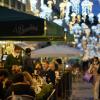 Auch im Winter kann man in Lissabon draußen sitzen. Für den Zugang zu Cafés und Restaurants gibt es keine Corona-Einschränkungen mehr.