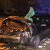 Glück im Unglück hatte der Fahrer dieses Autos: Beim Zusammenstoß mit einem Zug an einem Bahnübergang in Breitenbrunn wurde das Auto des 61-Jährigen zwar schwer beschädigt, er selbst blieb aber unverletzt.  	