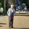 Der 86-jährige Heinrich Stöckl wohnt sein Leben lang in der Waldstraße im Dasinger Ortsteil Lindl. Jetzt bittet die Gemeinde ihn und seine Frau Martha für die Sanierung der Straße zur Kasse.