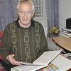Lebt für den Fußball und seinen TSV Bäumenheim: Chronist Wolfgang Baran, 76 Jahre alt. Er will nun ein viertes Buch über den Verein schreiben.  	

