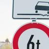 Die Verbindungsstraße von Obermeitingen nach Langerringen ist in einem schlechten Zustand 