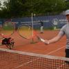 Die Tennisspieler des TSV Königsbrunn (links Klaus Weiberg, 2. Abteilungsleiter und Sportwart Tennis, rechts Heiko Dieterich) sind froh, dass sie endlich wieder auf dem Platz stehen dürfen. 	