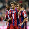 Die Bayern-Spieler David Alaba, Thomas Müller und Mario Götze freuen sich über den Erfolg gegen Paderborn.