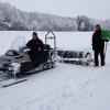 Das Schneemobil samt Walze ist wieder frei und die Loipe kann genutzt werden. Stefan Krebs uns sein Team freuen sich auf die Wintersportsaison.