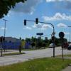Egal, ob Ikea nun nach Memmingen kommt oder nicht: Die Brücke über die A96 wird laut Oberbürgermeister Manfred Schilder auf jeden Fall neu gebaut und von vier auf sechs Spuren verbreitert. Auch auf die geplanten Baumaßnahmen an den Autobahnzufahrten habe das Ikea-Projekt keinen Einfluss. 