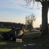 Ein 27-jähriger Autofahrer ist am Samstagmorgen auf der Straße zwischen Witzighausen und Weißenhorn von der Straße abgekommen. Sein Wagen prallt gegen einen Baum und überschlug sich. 	