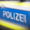 In Friedberg touchiert ein Fahrer einen parkenden Pkw. Nach Angaben der Polizei beträgt der Schaden etwa 2500 Euro. 