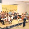 Das Streichorchester der Musikschule und die Chorsänger unter der Leitung von Sabine Wohlgemuth. 