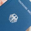 Auch solche Heftchen mit der Aufschrift „Deutsches Reich Reisepass“ sind bei sogenannten „Reichsbürgern“ schon gefunden worden. 