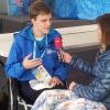 Jonas Wengert hatte das große Glück, dass er zum zweiten Mal für die Paralympicszeitung arbeiten darf. Am Montag machte er sich deshalb auf den Weg nach Brasilien. Unser Bild zeigt ihn 2012 in Sotschi. Damals wurde der Nachwuchsreporter vom ORF zum Thema Barrierefreiheit interviewt.