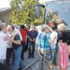 Vor dem evangelischen Gemeindezentrum wurden die Besucher aus der Uttinger Partnergemeinde Auray von ihren Gastgebern herzlich begrüßt.  