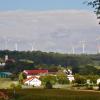 Wo könnten sich künftig Windräder drehen? Diese Frage soll auch das Kapitel Windkraft des Regionalplans klären. Derzeit gibt es in Zöschingen einen Windpark.  
